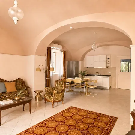 Interno Corte - A 5 Min Dalla Reggia Con Parking Caserta