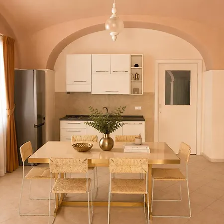 Interno Corte - A 5 Min Dalla Reggia Con Parking
